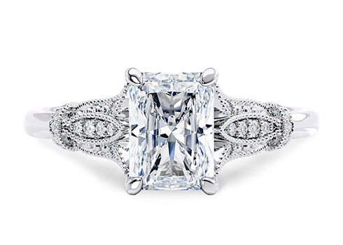 Jasmine in Weißgold set with a Radiant cut diamant.