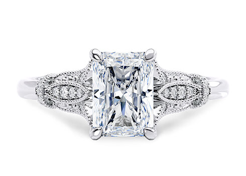 Jasmine in Or blanc set with a Radiant cut diamant.