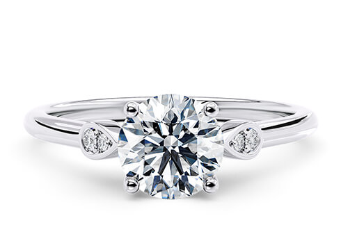 Primrose in Platinum set with a Rond cut diamant.