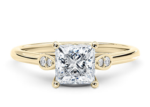 Primrose Engagement Ring in Aur galben (9k) set with a Prințesa cut diamant.