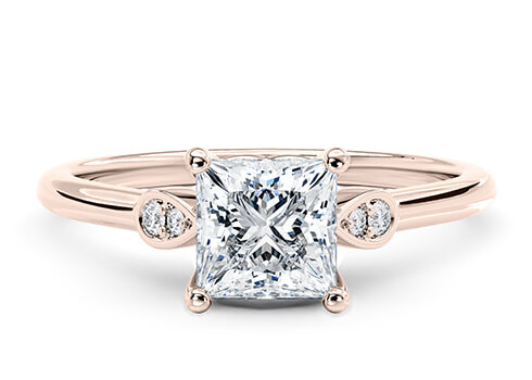 Primrose in Oro Rosa set with a Princess cut diamante.