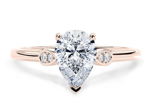 Primrose in Oro Rosa set with a Goccia cut diamante.