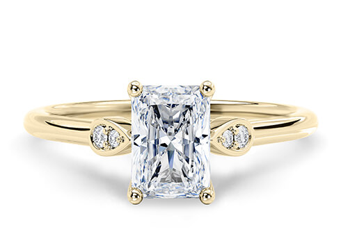 Primrose Engagement Ring in Жълто злато (9k) set with a Лъчист cut диамант.