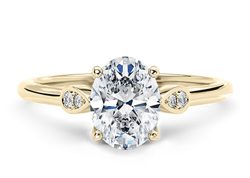 Primrose in Geelgoud set with a Ovaal cut diamant.