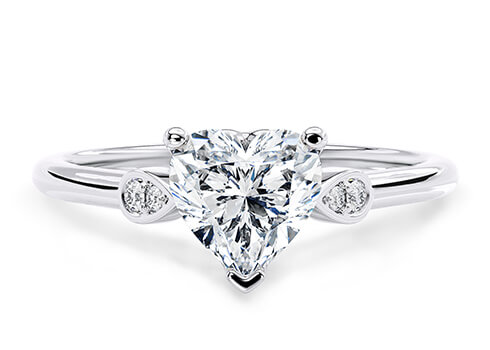 Primrose in Oro Bianco set with a Cuore cut diamante.