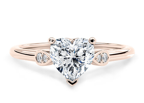 Primrose in Oro Rosa set with a Cuore cut diamante.