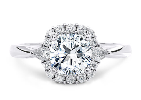 Hampstead in Weißgold set with a Kissen cut diamant.