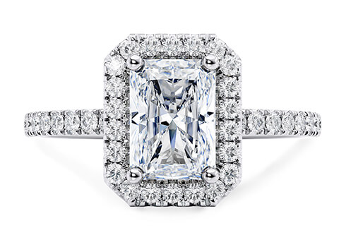 Isabella in Platin set with a Radiant cut diamant.