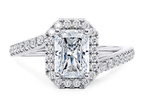 Kew in Or blanc set with a Radiant cut diamant.