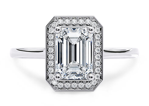 Minerva in Oro Bianco set with a Smeraldo cut diamante.