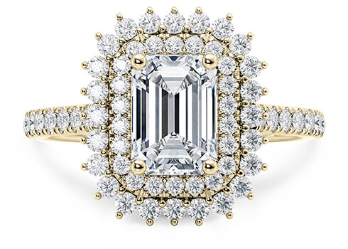 Berkeley in Oro Amarillo set with a Esmeralda cut diamante.