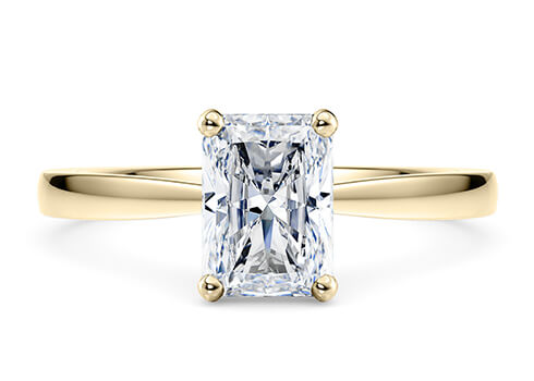 Delicacy in Or jaune set with a Radiant cut diamant.