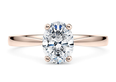 Delicacy in Roséguld set with a Oval cut diamant.
