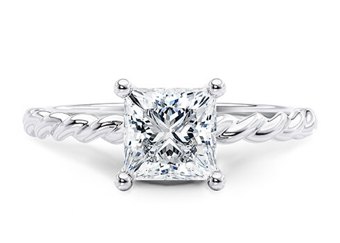 Ascot in Platin set with a Prinzess cut diamant.
