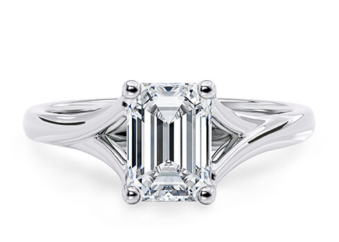 Hanover in Oro Bianco set with a Smeraldo cut diamante.
