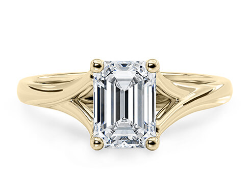 Hanover in Ouro amarelo (9k) set with a Esmeralda cut diamante.