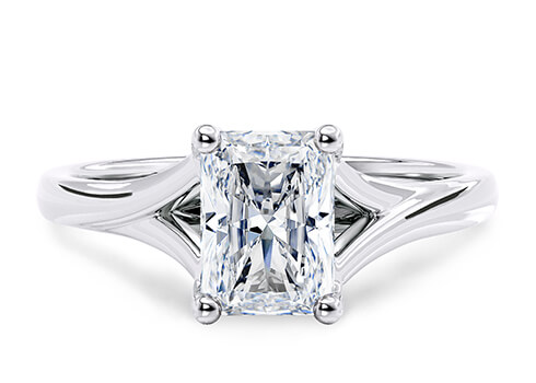 Hanover in Platin set with a Radiant cut diamant.