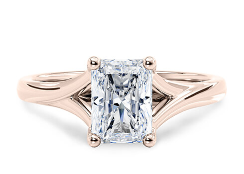 Hanover in Rosaguld set with a Radiant cut diamant.