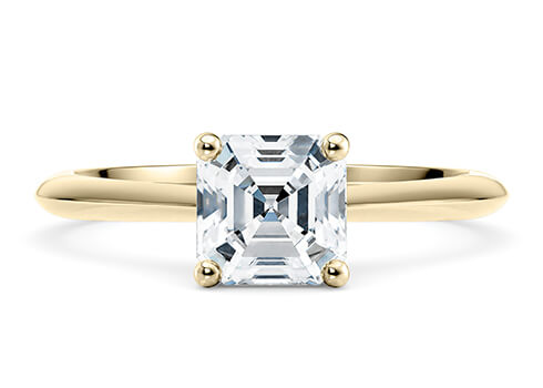 Hope in Geelgoud set with a Asscher cut diamant.