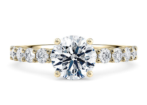 Akinia in Yellow Gold set with a Round cut diamond.