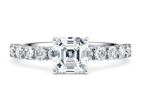 Akinia in White Gold set with a Asscher cut diamond.