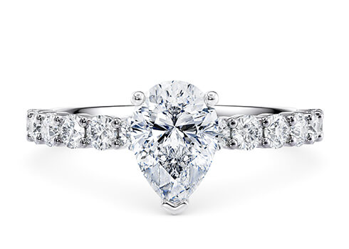 Akinia in Or blanc (9k) set with a Taille poire cut diamant.