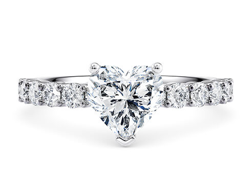 Akinia in Oro Bianco set with a Cuore cut diamante.