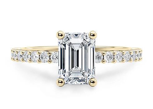 Duchess in Oro Amarillo set with a Esmeralda cut diamante.
