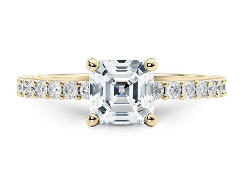 Duchess in Oro Giallo set with a Asscher cut diamante.