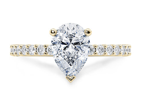 Duchess in Oro Amarillo set with a Pera cut diamante.