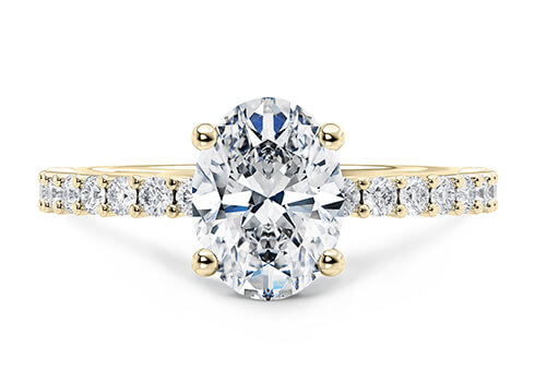 Duchess in Oro Giallo set with a Ovale cut diamante.