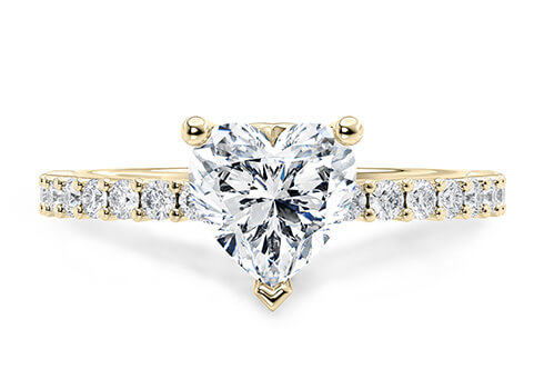 Duchess in Oro Amarillo set with a Corazón cut diamante.
