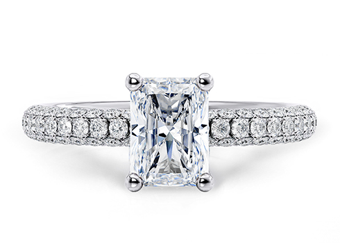 Muse in Or blanc set with a Radiant cut diamant.