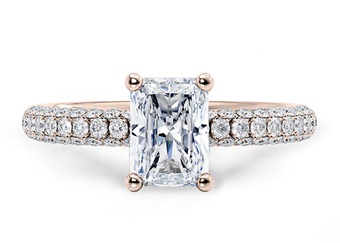 Muse in Roségoud set with a Radiant cut diamant.