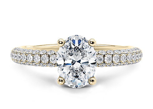 Muse in Or jaune (9k) set with a Taille ovale cut diamant.