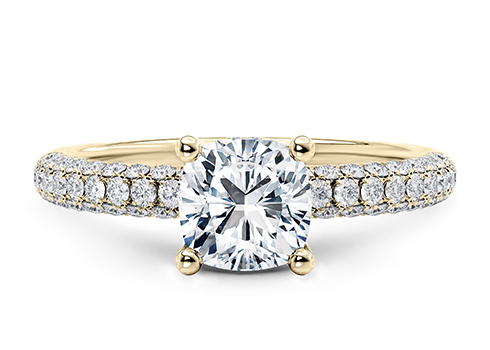 Muse in Gelbgold set with a Kissen cut diamant.