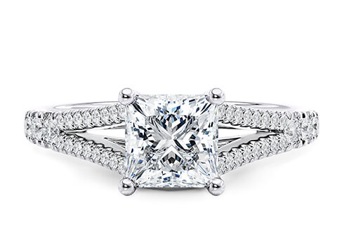 Oxford in Platin set with a Prinzess cut diamant.
