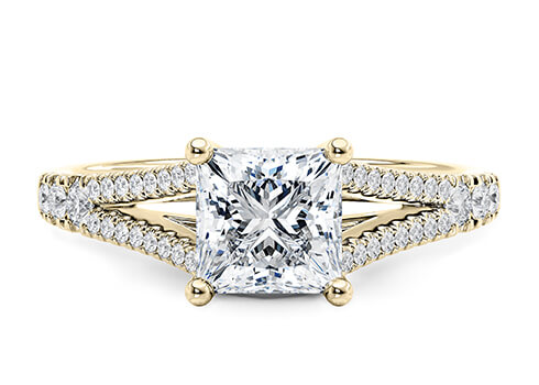 Oxford in Yellow Gold set with a Princess cut diamond.