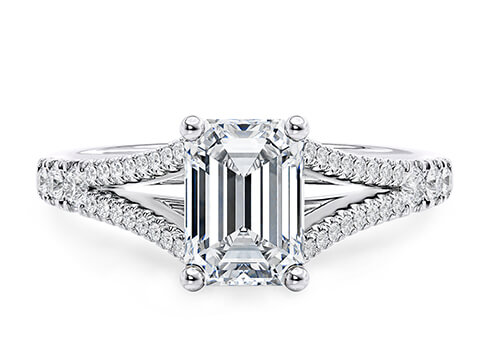 Oxford in Platin set with a Smaragd cut diamant.