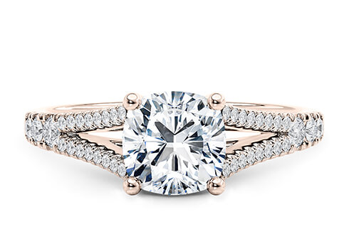 Oxford in Oro Rosa set with a Cuscino cut diamante.