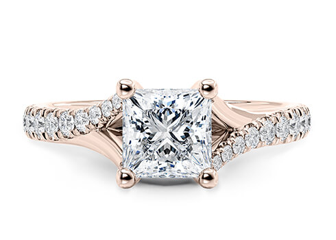 Valentine in Oro Rosa set with a Princess cut diamante.