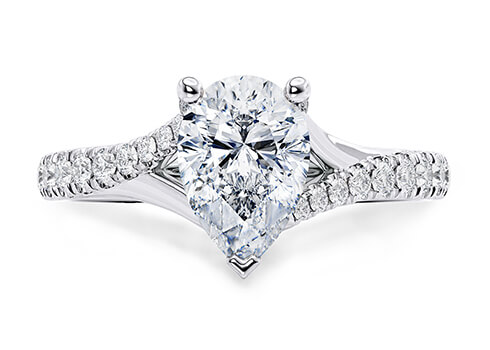 Valentine in Or blanc (9k) set with a Taille poire cut diamant.