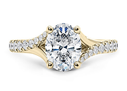 Valentine in Oro Giallo set with a Ovale cut diamante.