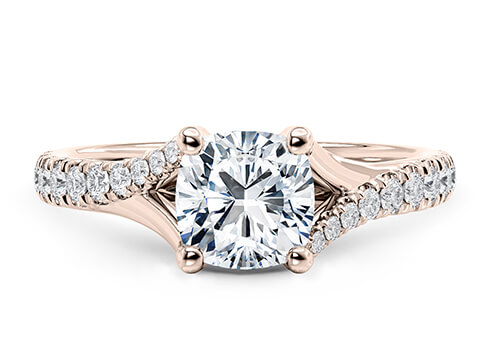 Valentine in Oro Rosa set with a Cuscino cut diamante.