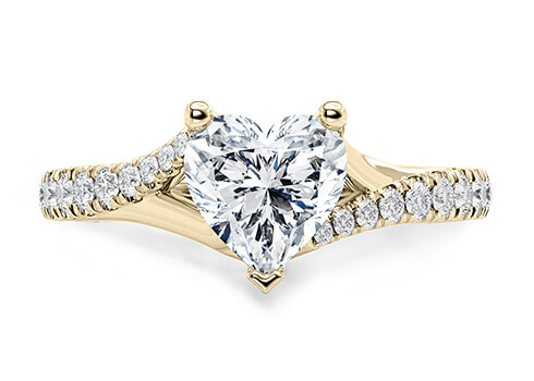 Valentine in Oro Amarillo set with a Corazón cut diamante.