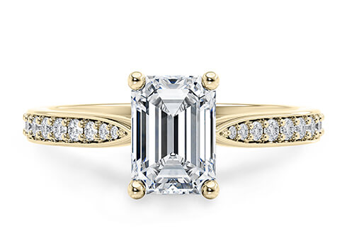 Victoria in Oro Giallo set with a Smeraldo cut diamante.