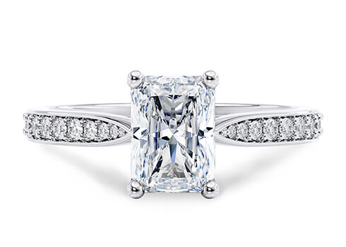 Victoria in Or blanc set with a Radiant cut diamant.