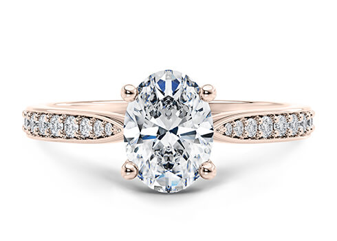 Victoria in Oro Rosa set with a Ovale cut diamante.