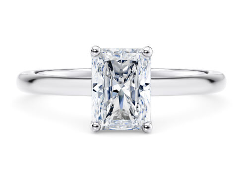 Paloma in Platin set with a Radiant cut diamant.