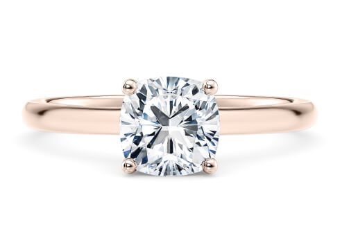 Paloma Engagement Ring in Oro Rosa set with a Cuscino cut diamante.
